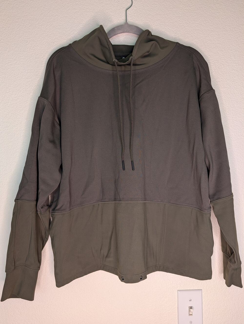 Athleta Pranayama Two-Tone Green Funnel Neck Sweatshirt M Athleisure Activewear